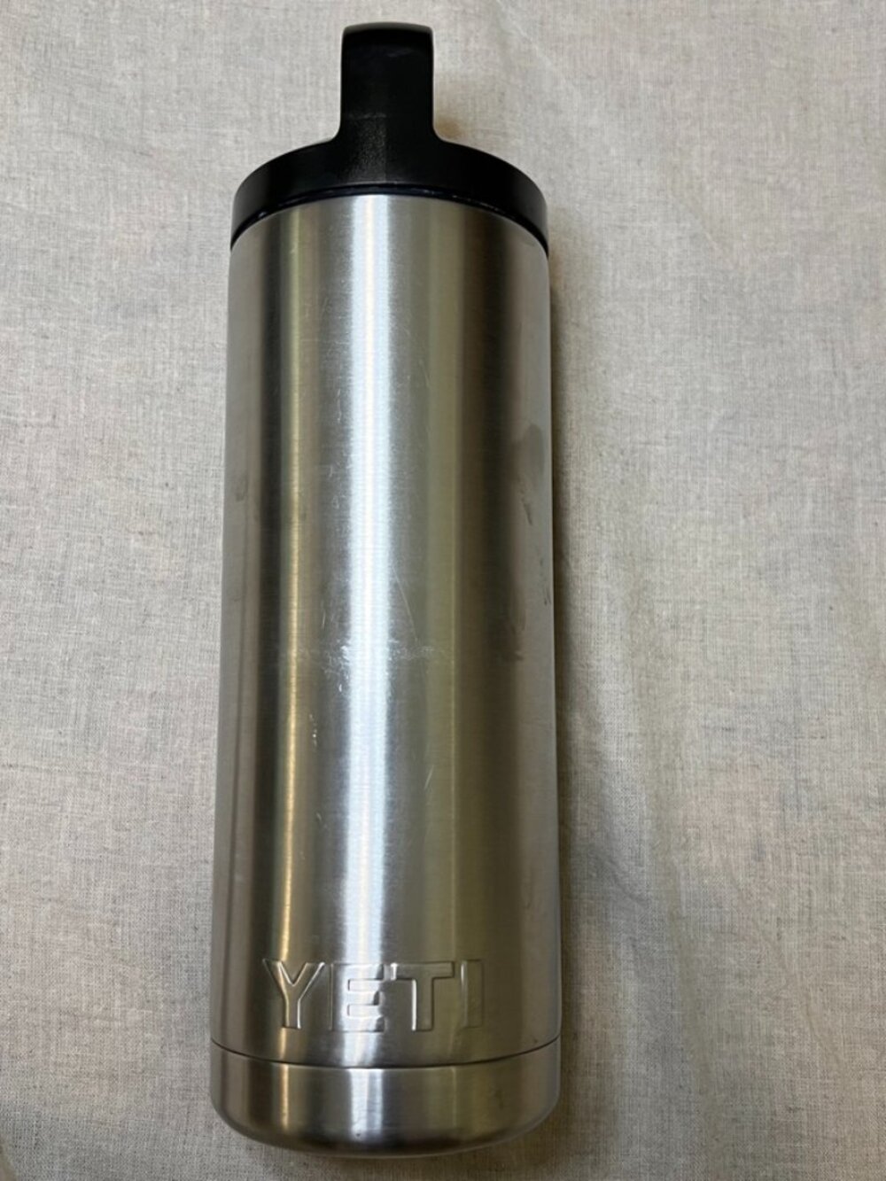 YETI Rambler 18 oz Stainless Steel Bottle TripleHaul Cap Insulated Camping Hikin